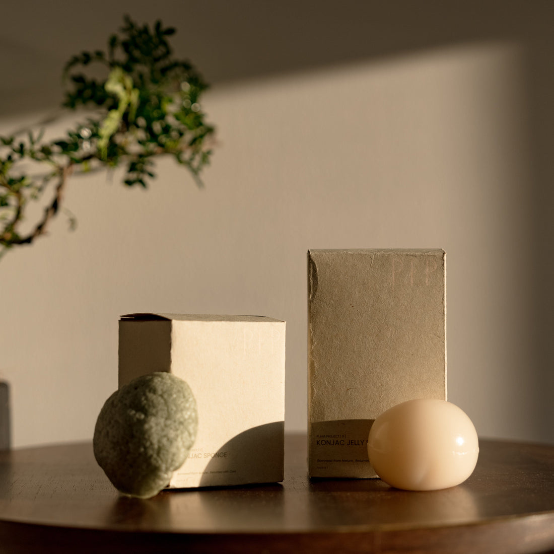 Natural konjac sponge for deep cleansing and gentle exfoliation