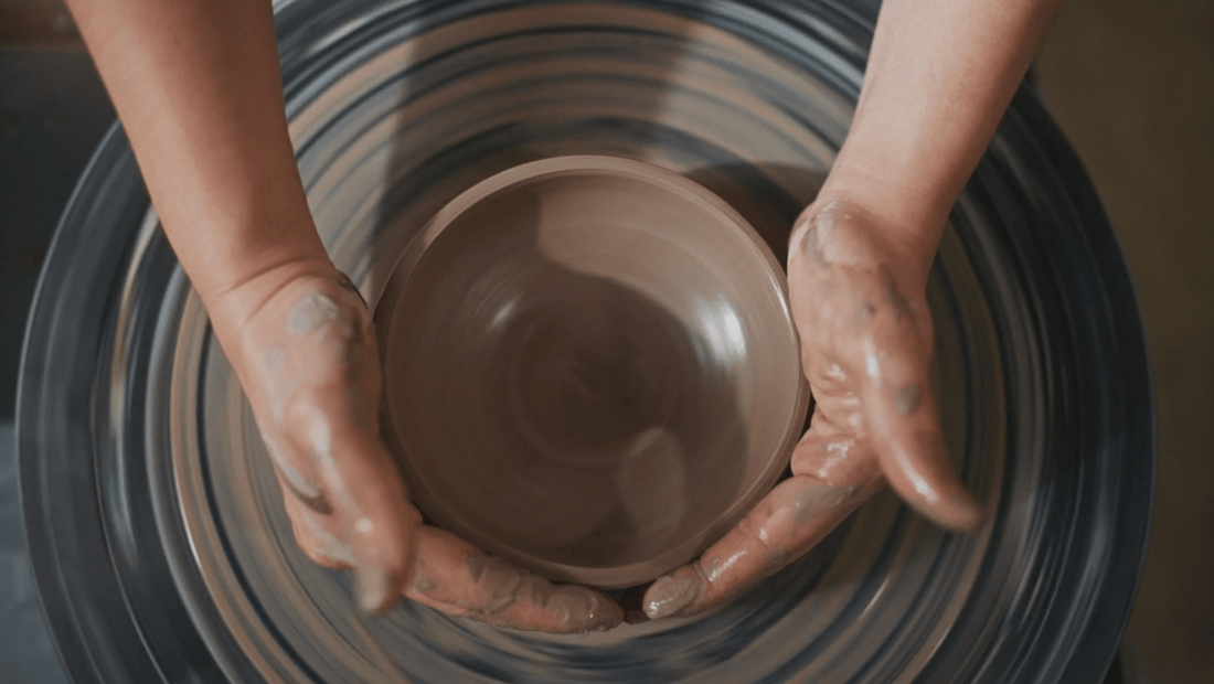 Living Vessels: The Beauty of Oxidation and Time in Silver-Glazed Ceramics - Planet Fix Project